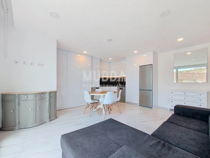 Apartamento T1 para Venda em Sé, Santa Maria e Meixedo Foto 2