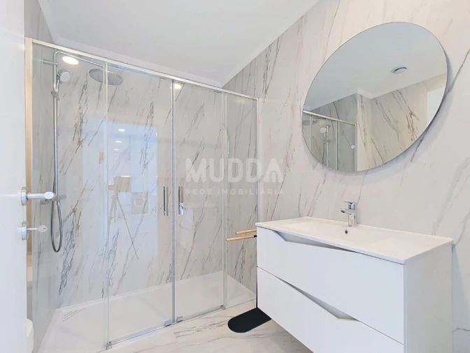 Apartamento T1 para Venda em Sé, Santa Maria e Meixedo Foto 4