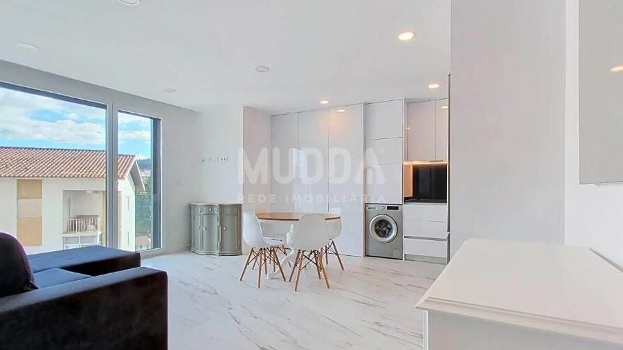 Apartamento T1 para Venda em Sé, Santa Maria e Meixedo
