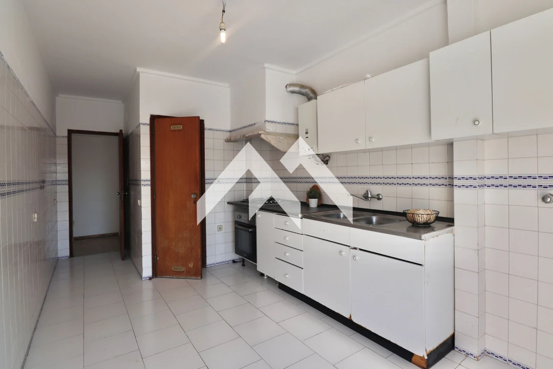Apartamento T4 para Venda em Algueirão-Mem Martins Foto 6