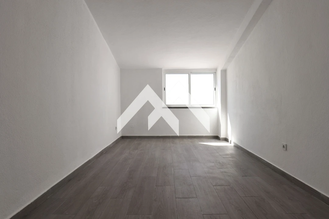 Apartamento T4 para Venda em Algueirão-Mem Martins Foto 11
