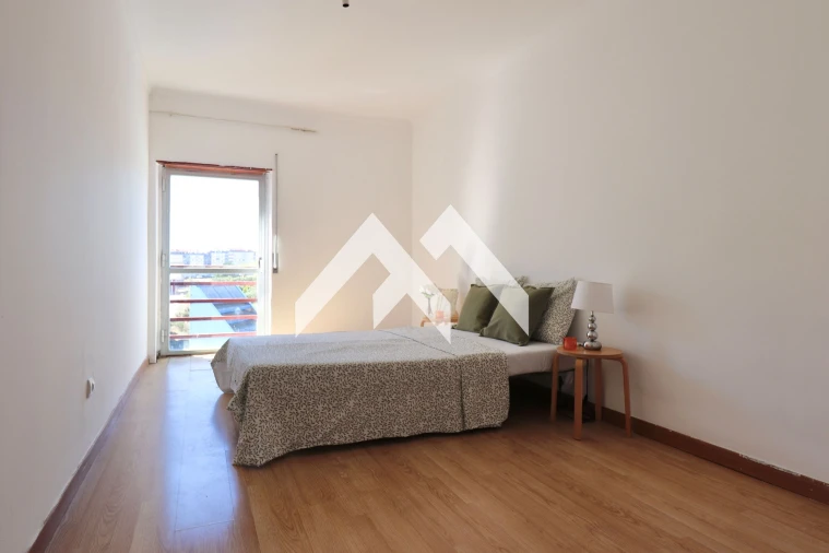 Apartamento T4 para Venda em Algueirão-Mem Martins Foto 2