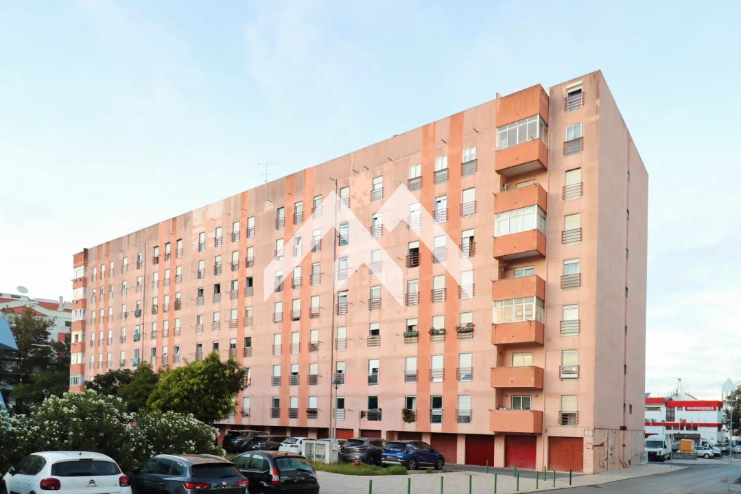 Apartamento T4 para Venda em Algueirão-Mem Martins Foto 15