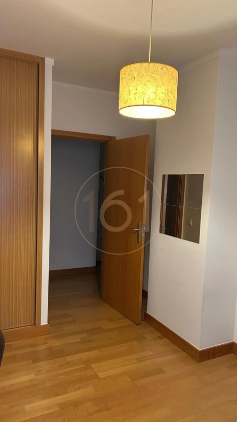 Quarto para Arrendamento em Pedrouços