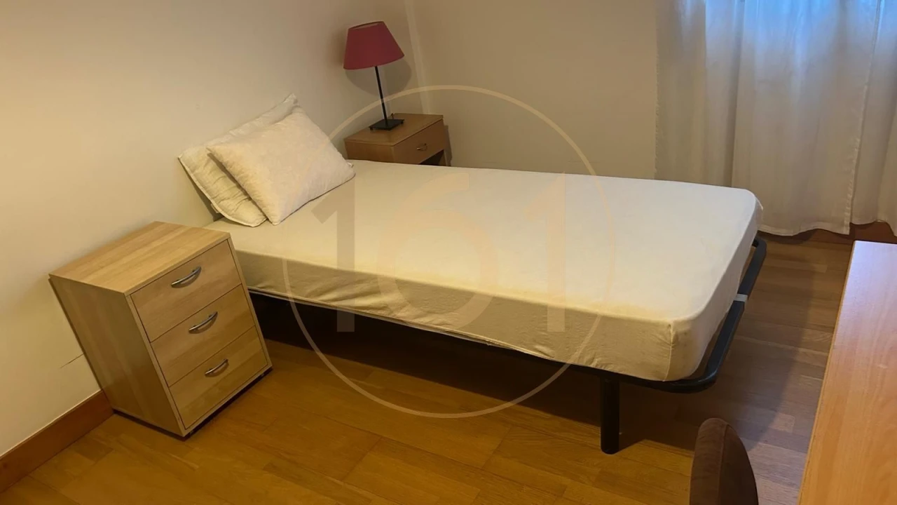 Quarto para Arrendamento em Pedrouços Foto 1