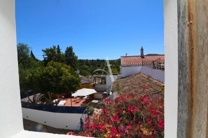 Moradia T4 para Venda em Santa Barbara de Nexe