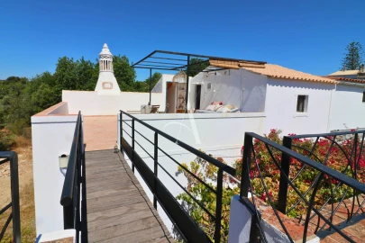 Moradia T4 para Venda em Santa Barbara de Nexe