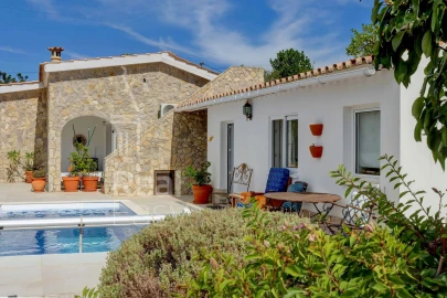 Moradia T3 para Venda em Santa Barbara de Nexe