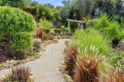 Moradia T3 para Venda em Santa Barbara de Nexe