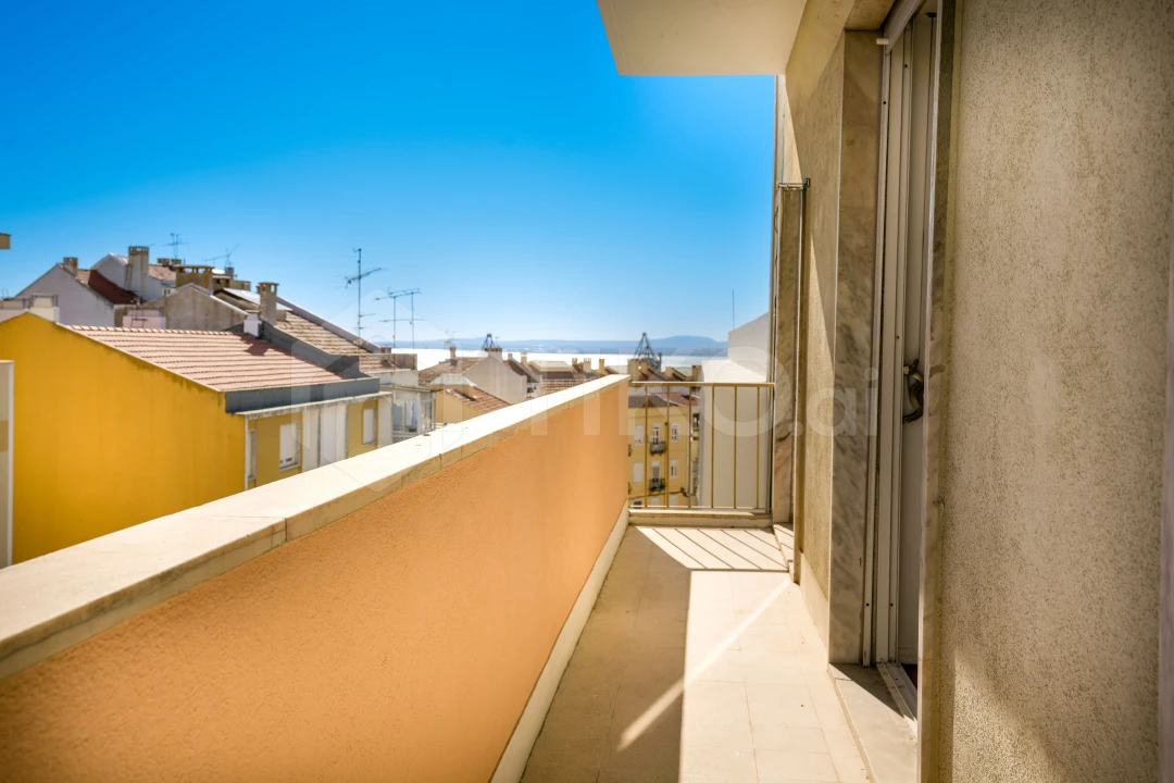 Apartamento T4 para Venda em Beato Foto 1