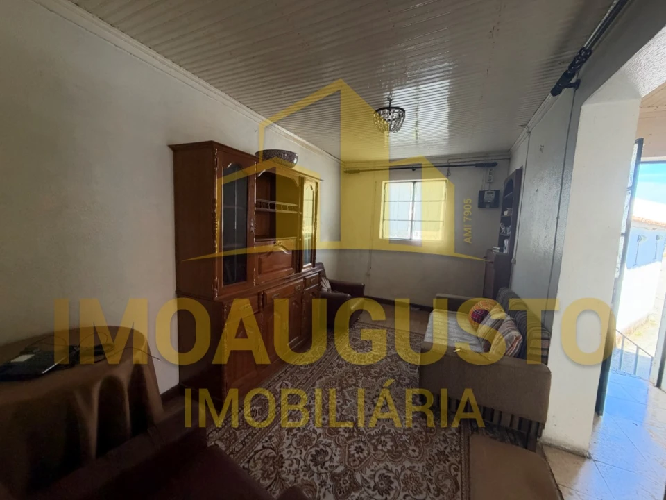 Moradia T2 para Venda em Minhocal Foto 6
