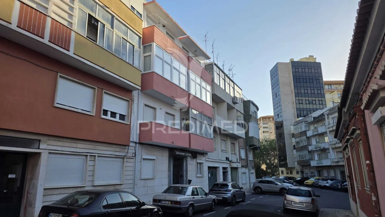 Apartamento T2 para Venda em Avenidas Novas Foto 2