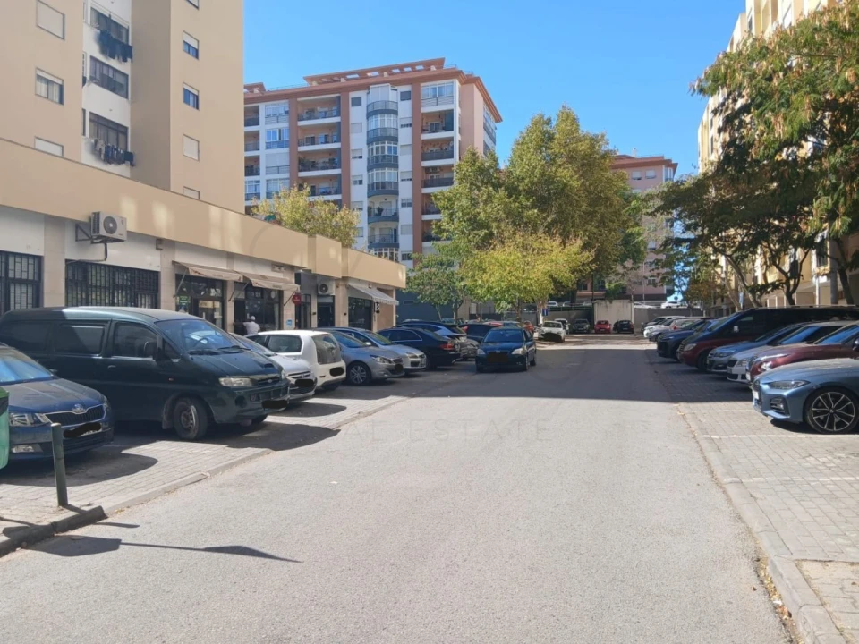 Garagem para Venda em Setubal (São Sebastião) Foto 1