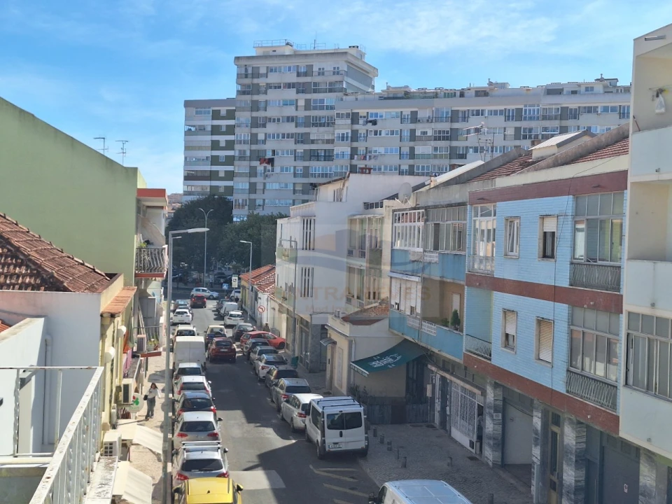 Apartamento T2 para Venda em Falagueira-Venda Nova Foto 3