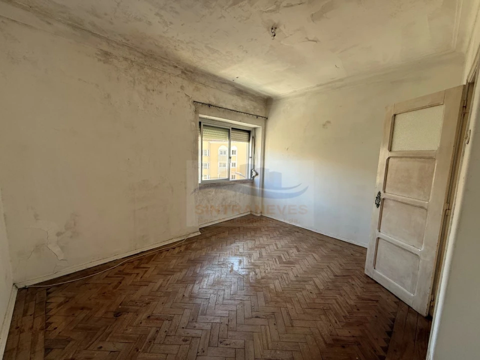 Apartamento T2 para Venda em Rio de Mouro Foto 3