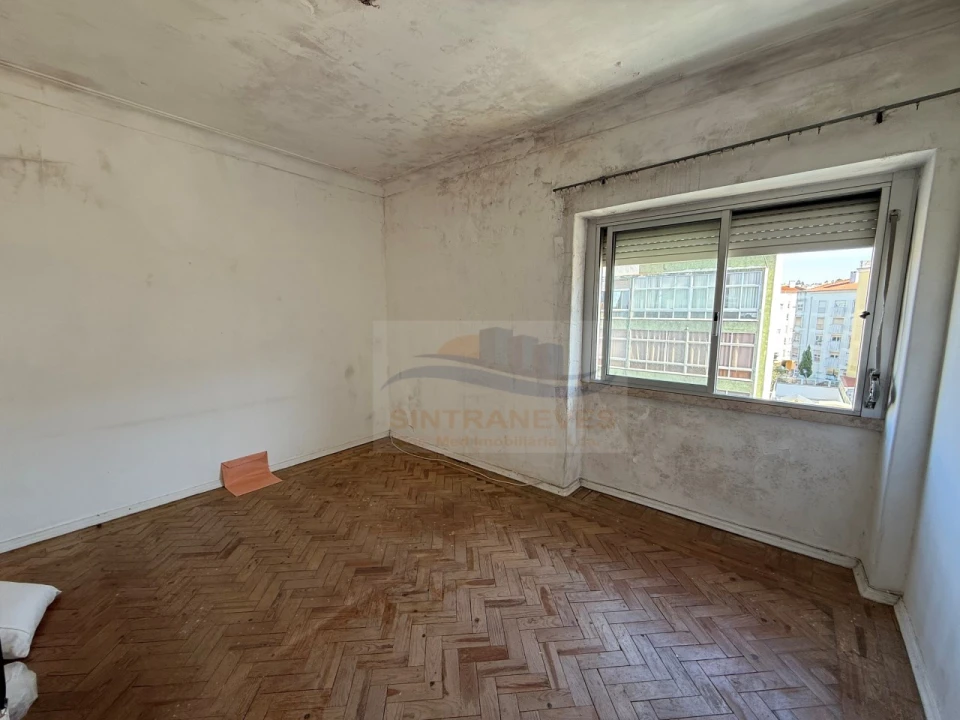 Apartamento T2 para Venda em Rio de Mouro Foto 4