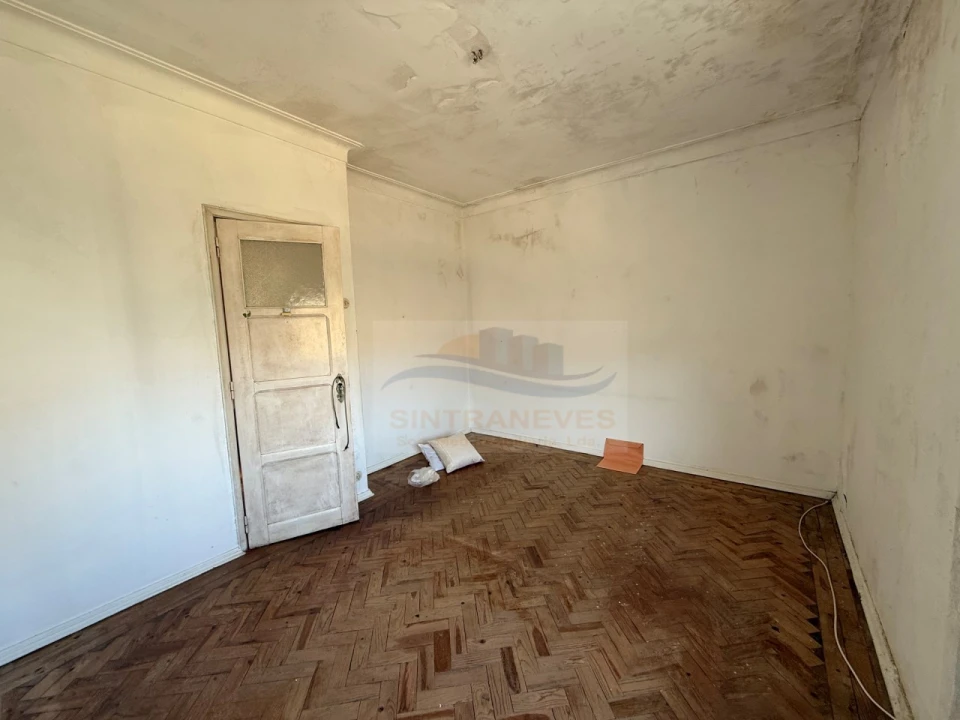 Apartamento T2 para Venda em Rio de Mouro Foto 5