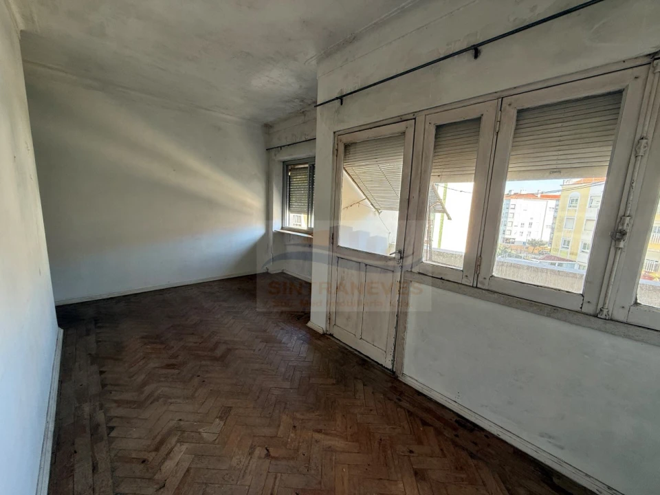 Apartamento T2 para Venda em Rio de Mouro Foto 18