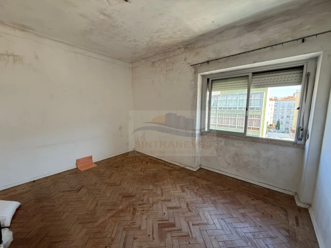 Apartamento T2 para Venda em Rio de Mouro Foto 4