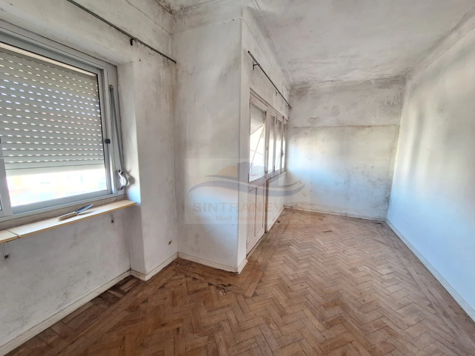 Apartamento T2 para Venda em Rio de Mouro Foto 6