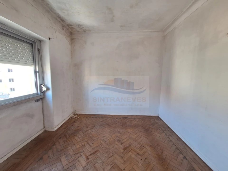 Apartamento T2 para Venda em Rio de Mouro Foto 8