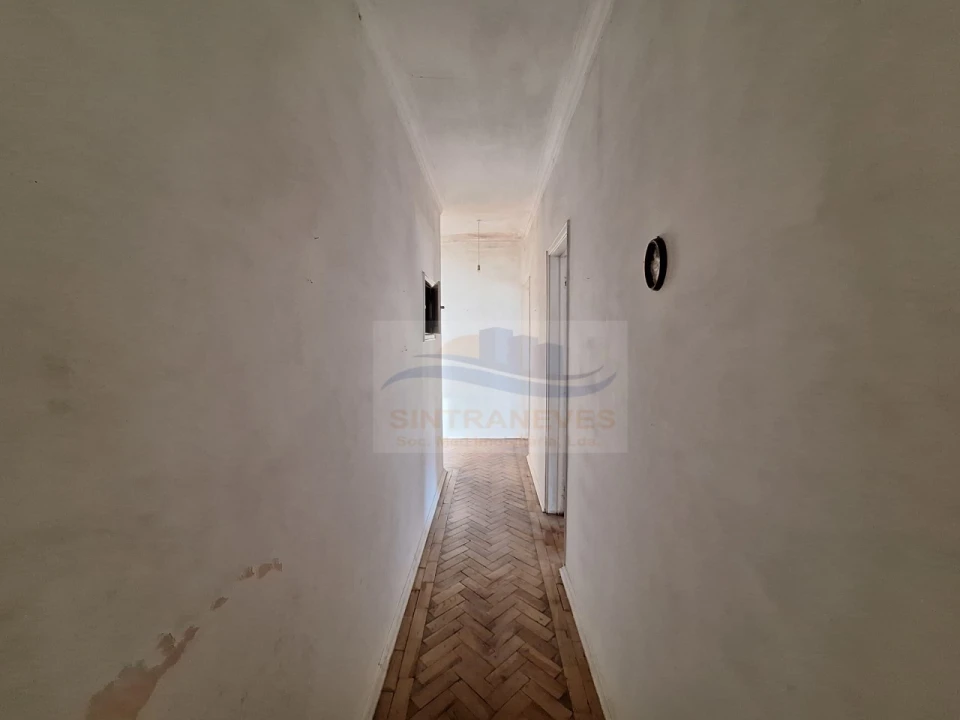 Apartamento T2 para Venda em Rio de Mouro Foto 9