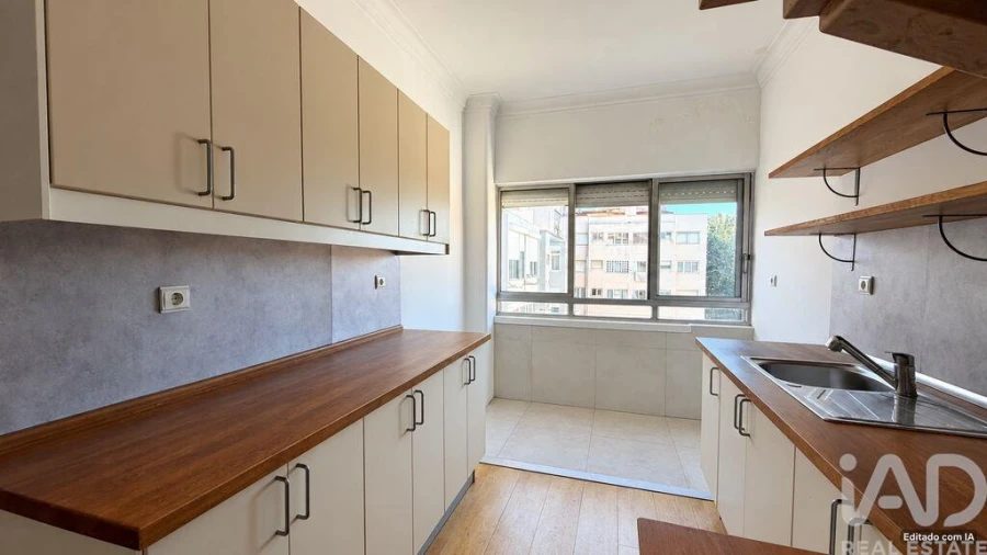Apartamento T2 para Arrendamento em Campo de Ourique Foto 4