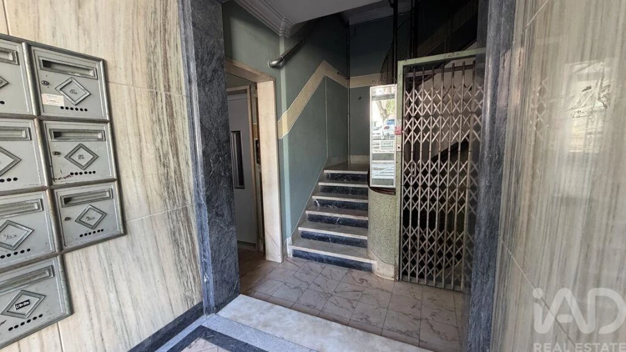 Apartamento T2 para Arrendamento em Campo de Ourique Foto 15