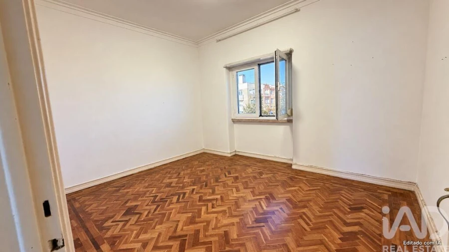 Apartamento T2 para Arrendamento em Campo de Ourique Foto 13
