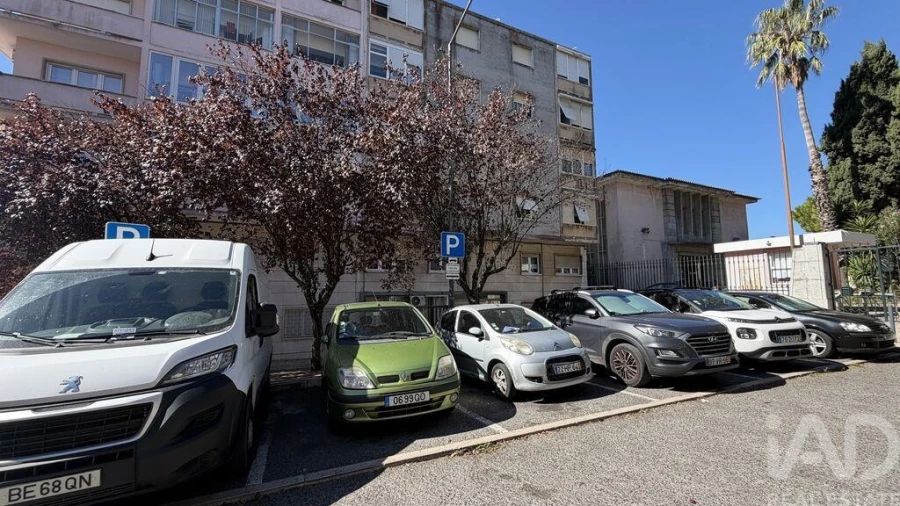 Apartamento T2 para Arrendamento em Campo de Ourique Foto 17