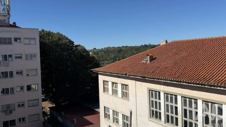 Apartamento T2 para Arrendamento em Campo de Ourique Foto 14