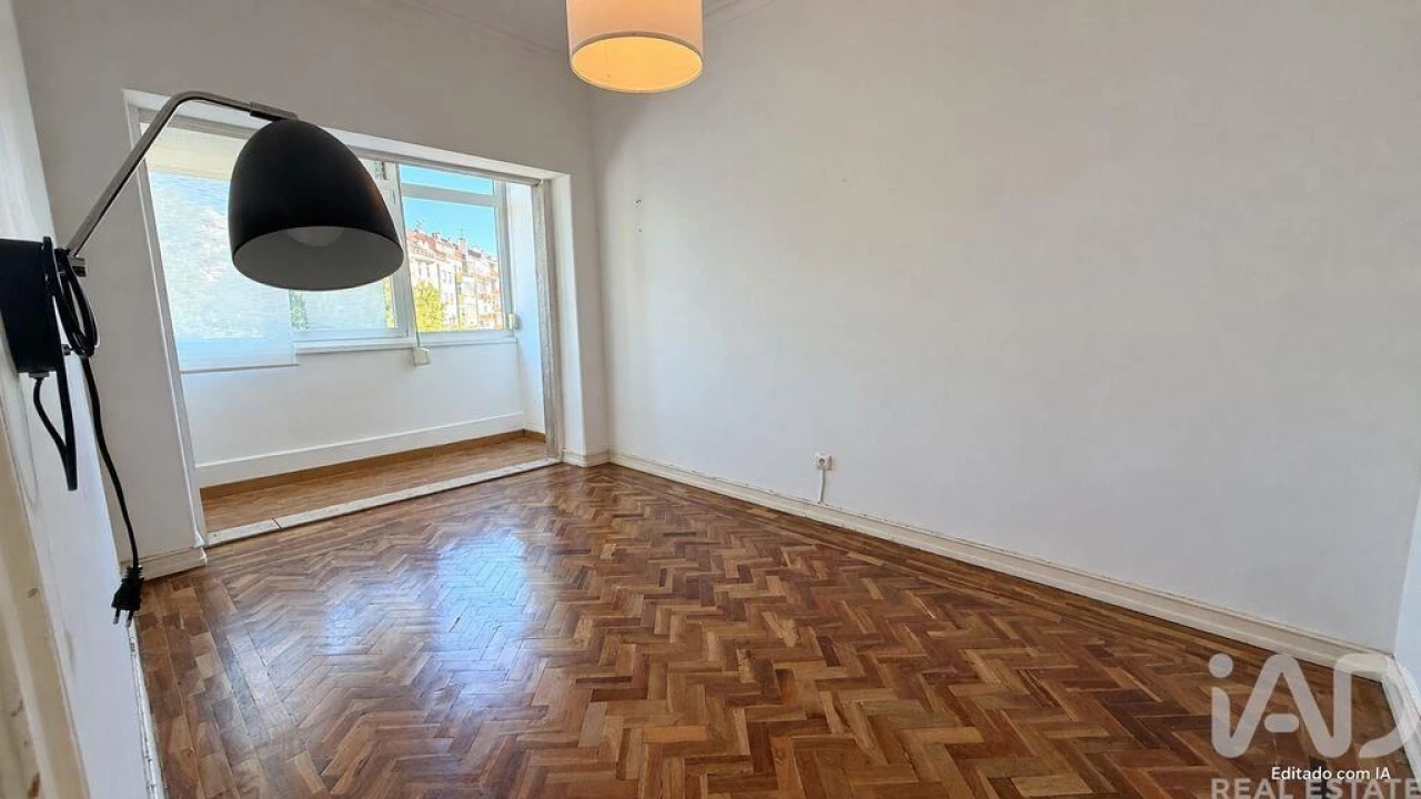 Apartamento T2 para Arrendamento em Campo de Ourique Foto 8