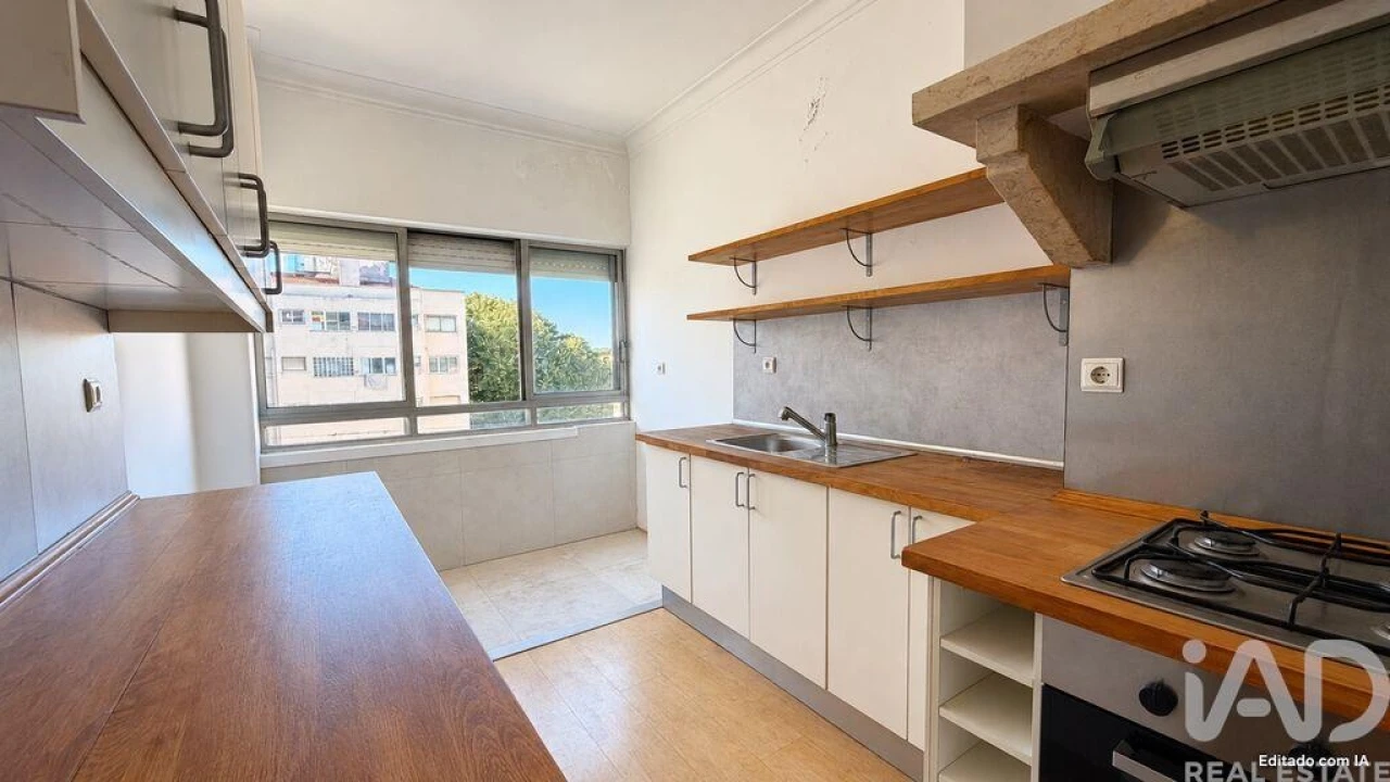 Apartamento T2 para Arrendamento em Campo de Ourique Foto 1