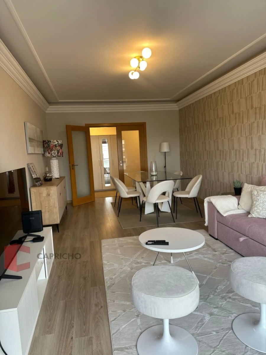 Apartamento T2 para Venda em Sacavém e Prior Velho Foto 2