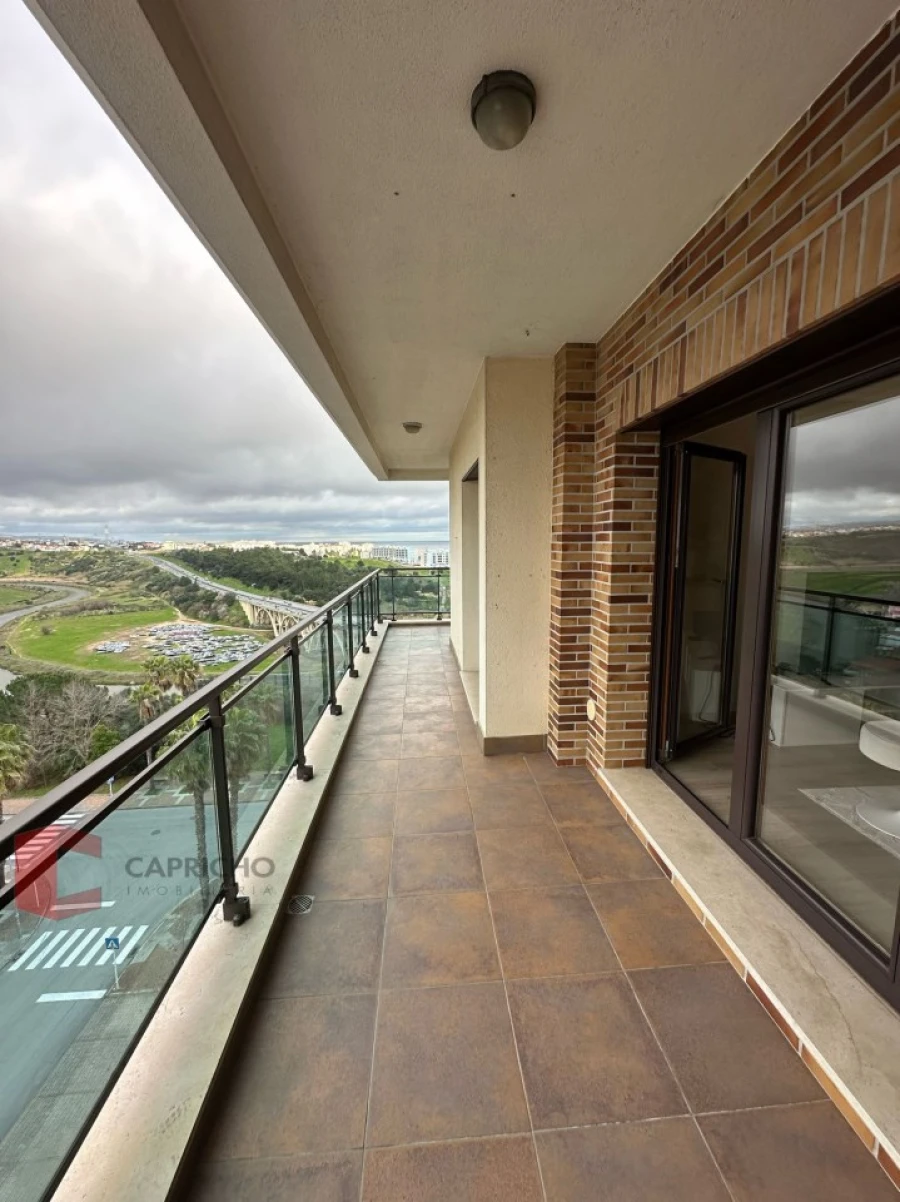 Apartamento T2 para Venda em Sacavém e Prior Velho Foto 5