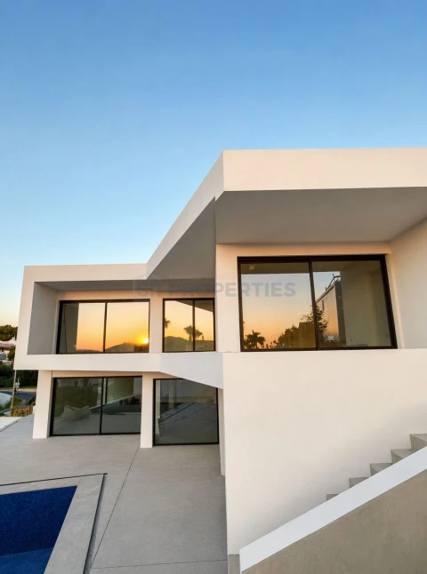 Moradia T4 para Venda em Loule (São Clemente)