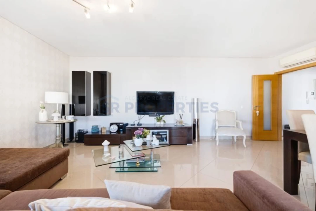 Apartamento T3 para Venda em Quarteira Foto 10