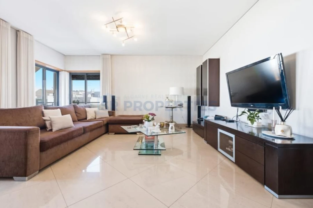 Apartamento T3 para Venda em Quarteira Foto 2