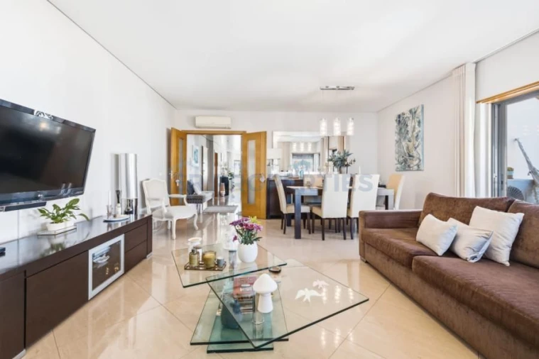 Apartamento T3 para Venda em Quarteira Foto 19