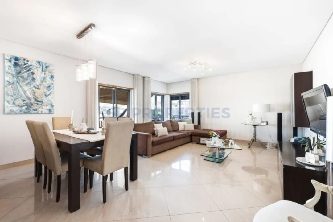 Apartamento T3 para Venda em Quarteira Foto 1