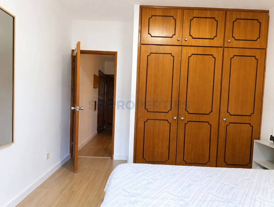 Apartamento T1 para Venda em Quarteira Foto 6
