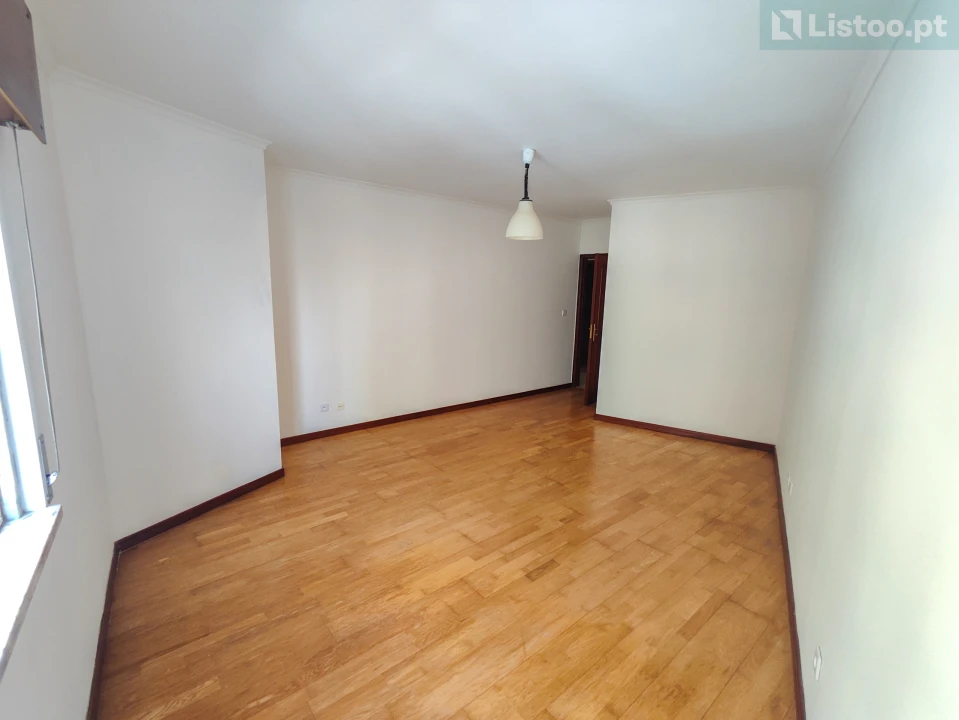 Apartamento T2 para Venda em Agualva e Mira-Sintra Foto 14