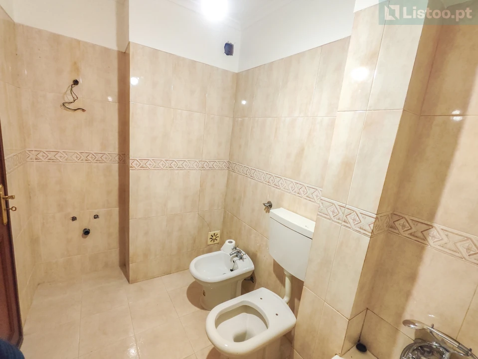 Apartamento T2 para Venda em Agualva e Mira-Sintra Foto 28