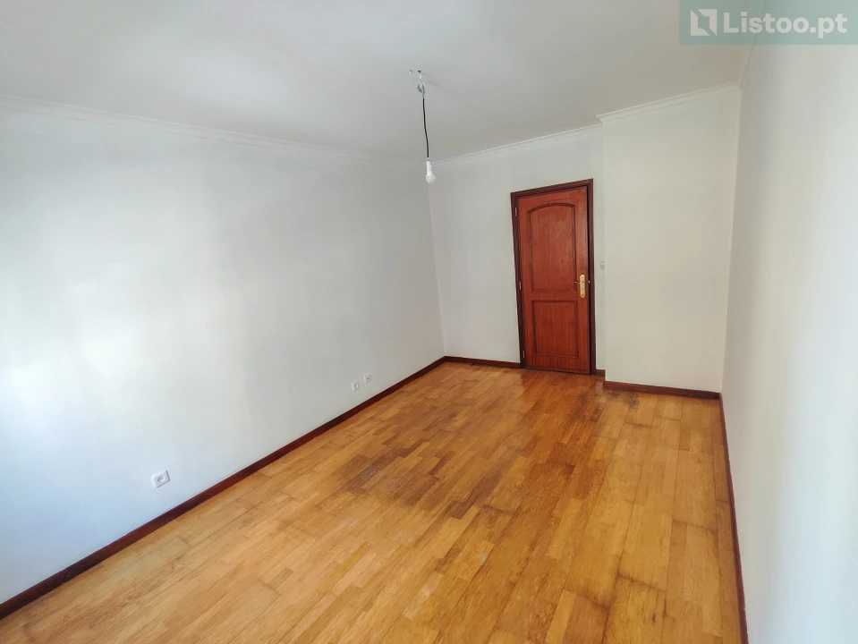 Apartamento T2 para Venda em Agualva e Mira-Sintra Foto 15