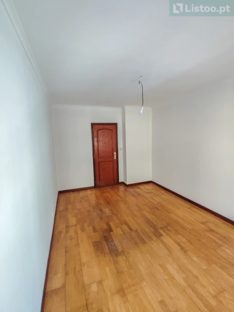 Apartamento T2 para Venda em Agualva e Mira-Sintra