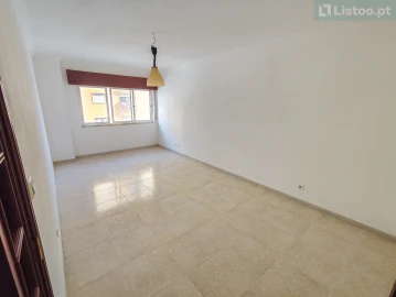 Apartamento T2 para Venda em Agualva e Mira-Sintra