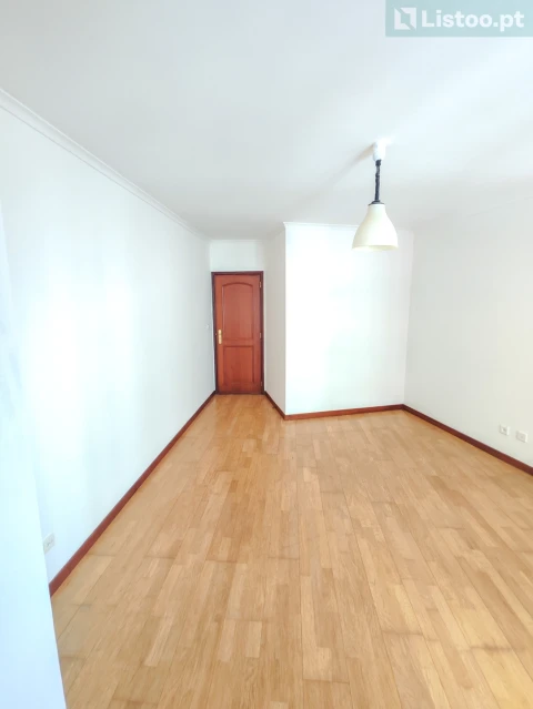 Apartamento T2 para Venda em Agualva e Mira-Sintra