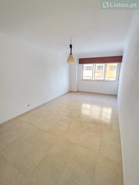 Apartamento T2 para Venda em Agualva e Mira-Sintra