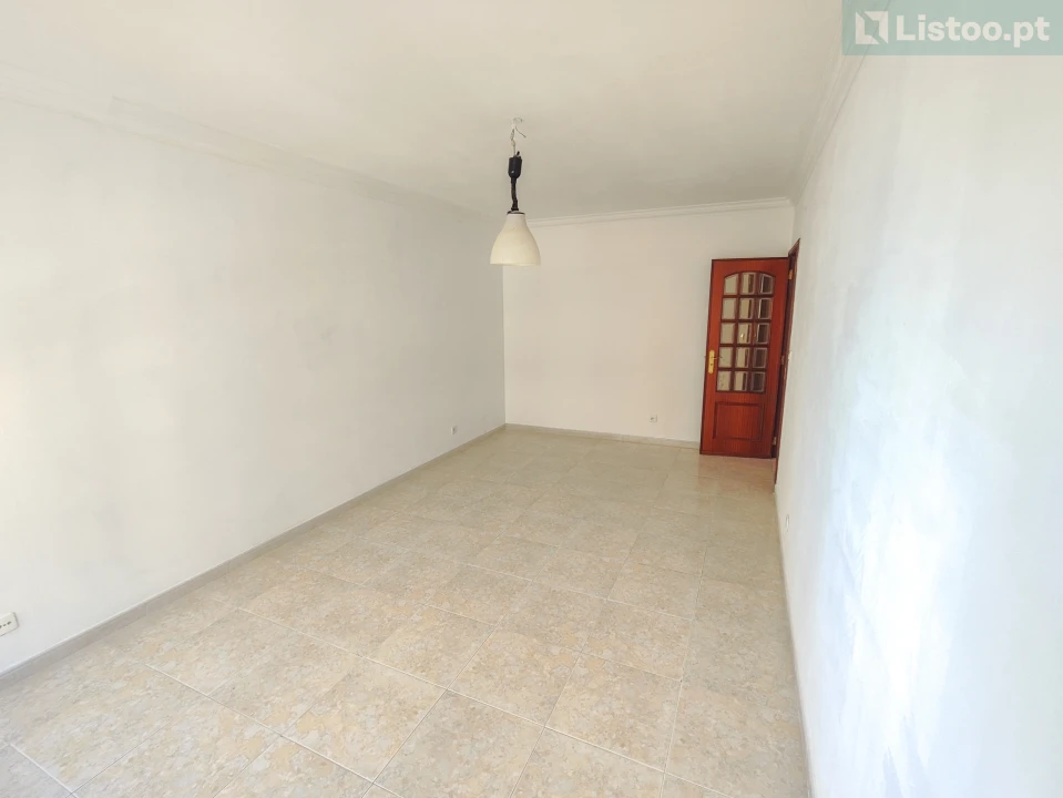 Apartamento T2 para Venda em Agualva e Mira-Sintra Foto 4