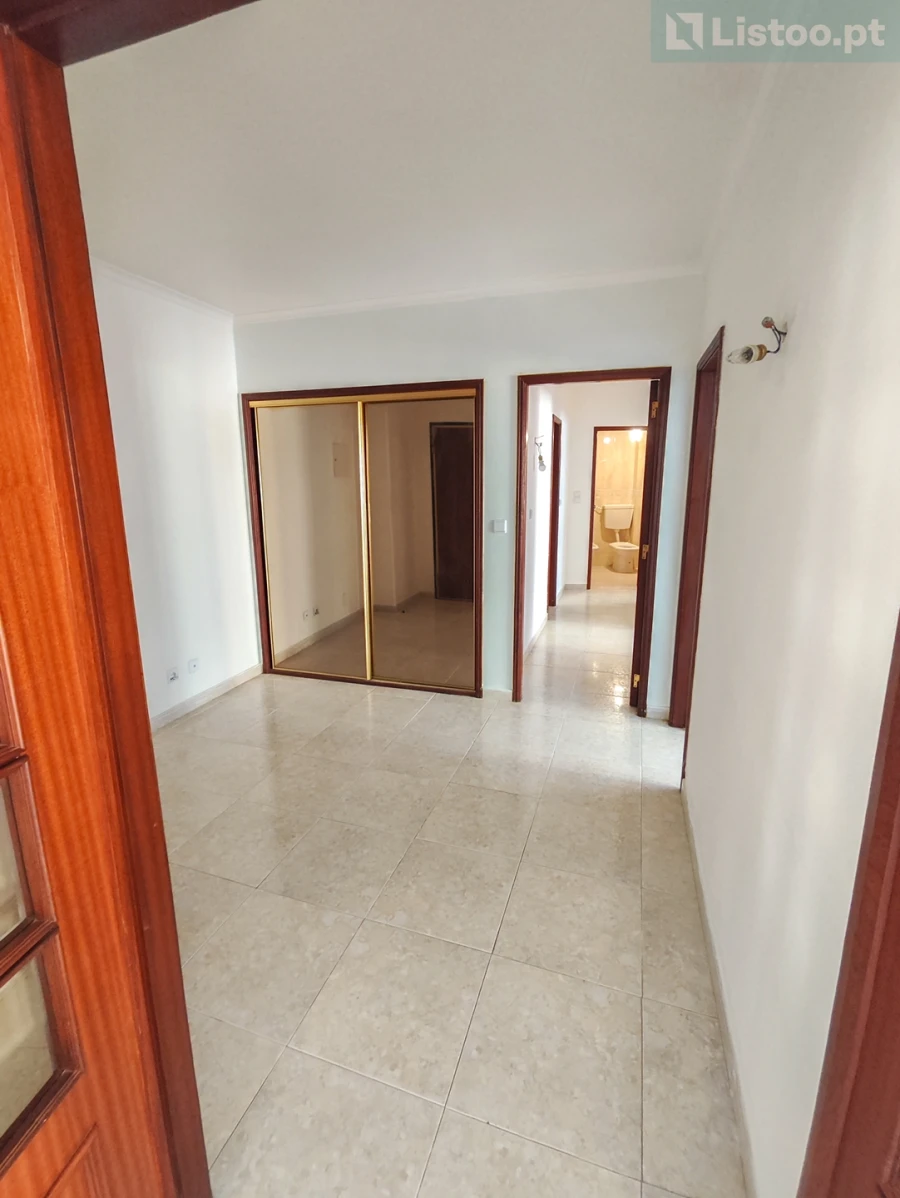 Apartamento T2 para Venda em Agualva e Mira-Sintra Foto 22